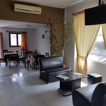 Hotel Paralia Неа-Карвалі Екстер'єр фото