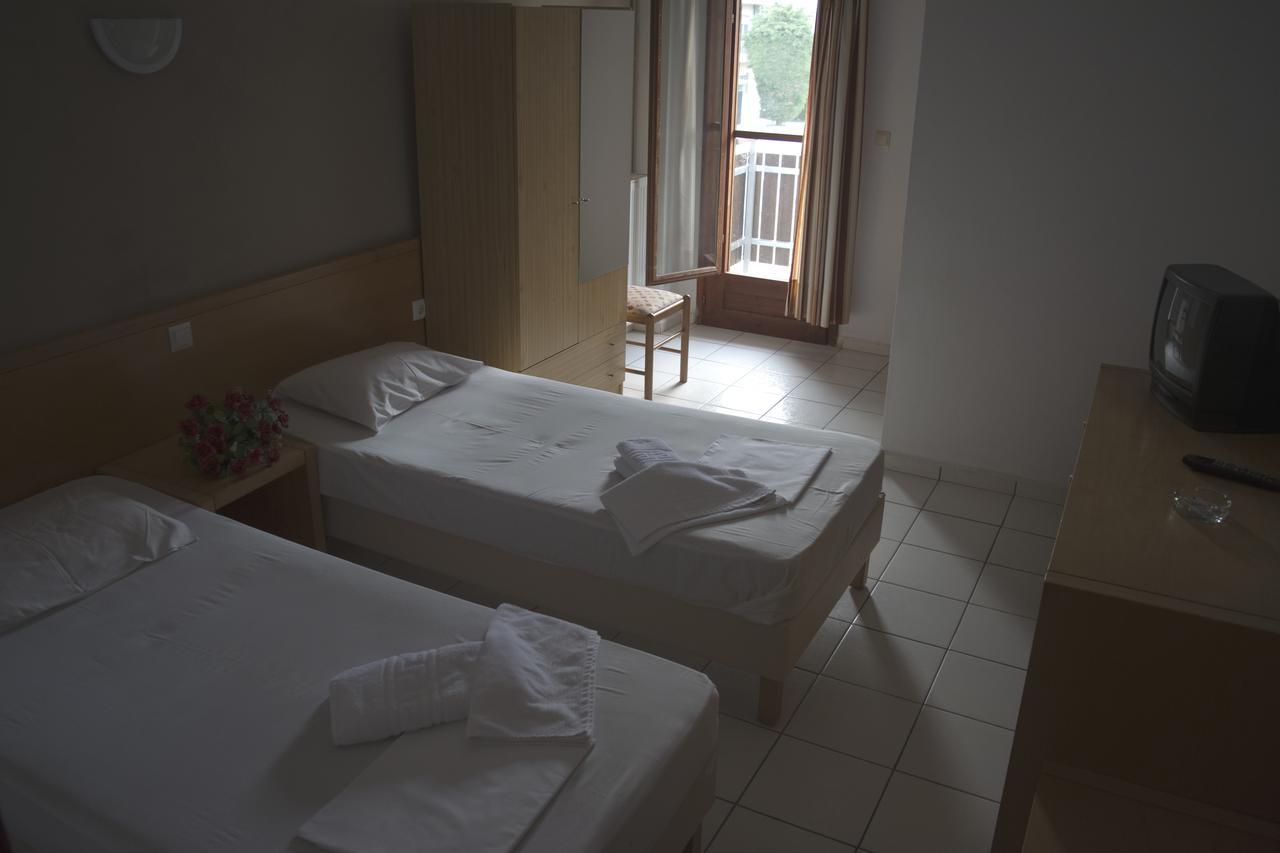 Hotel Paralia Неа-Карвалі Екстер'єр фото