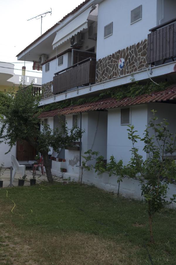 Hotel Paralia Неа-Карвалі Екстер'єр фото