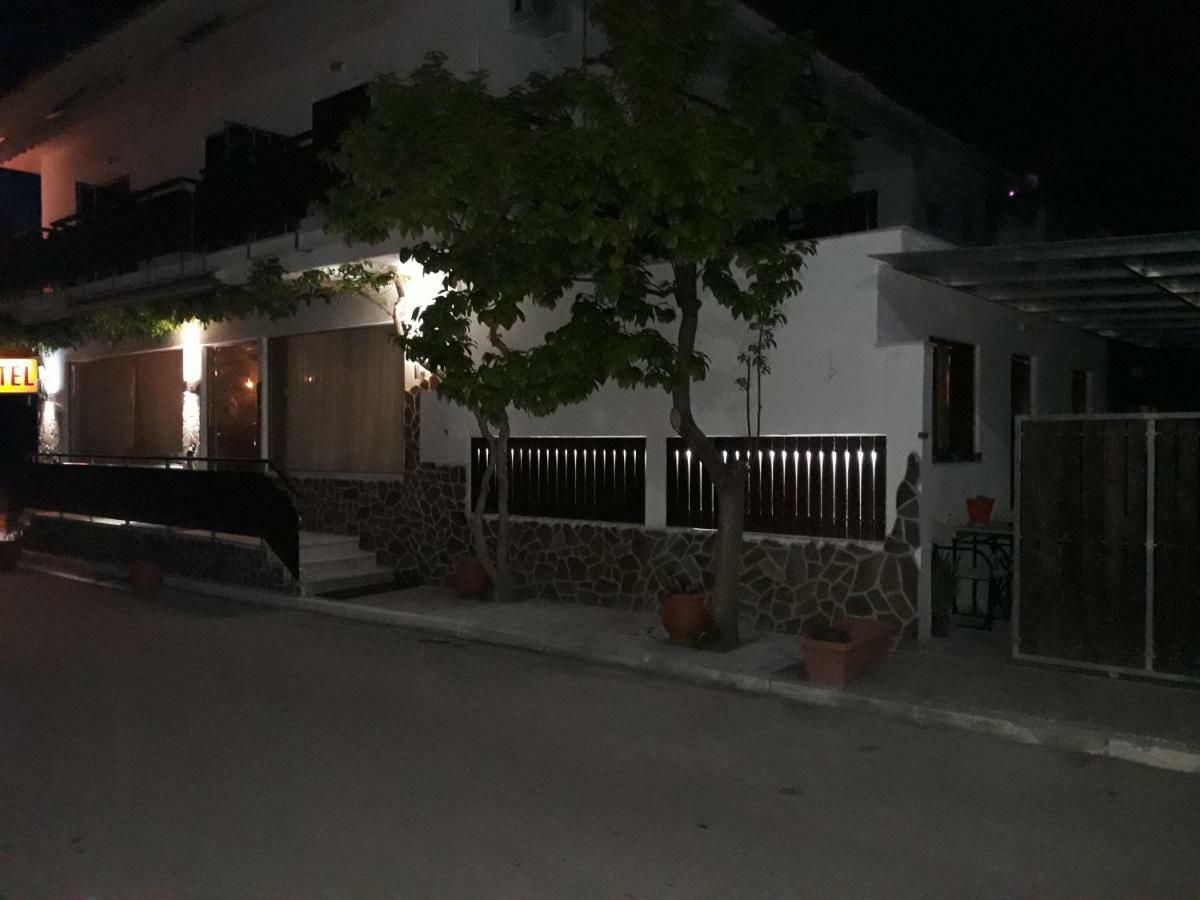 Hotel Paralia Неа-Карвалі Екстер'єр фото
